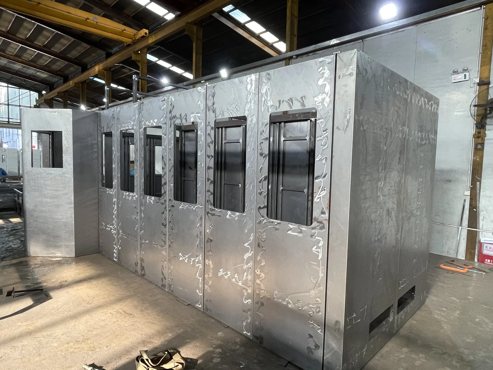 Automation and logistics equipment enclosure