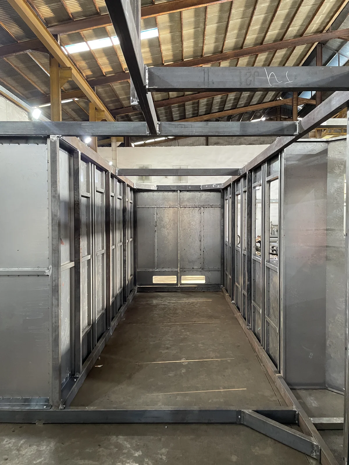 Automation and logistics equipment enclosure